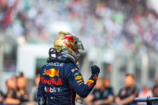 VERSTAPPEN Max (ned), Red Bull Racing RB18, portrait pole position during the Formula 1 Grand Premio de la Ciudad de Mexico 2022, Mexican Grand Prix 2022, 20th round of the 2022 FIA Formula One World Championship, WM, Weltmeisterschaft from October 28 to 30, 2022 on the Autodromo Hermanos Rodriguez, in Mexico City, Mexico - F1 - MEXICO CITY GRAND PRIX 2022 DPPI Panoramic  20221029_GOOD0677