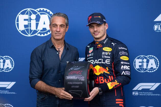 Max Verstappen NED, Oracle Red Bull Racing 1 is delighted with Pirelli Pole Position Award, MEX, Formula 1 Mexican Grand Prix, Autodromo Hermanos Rodriguez Mexico City, Qualifying, 29 10 2022 MEX, Formula 1 Mexican Grand Prix, Autodromo Hermanos Rodriguez Mexico City, Qualifying, 29 10 2022 Mexico City Copyright: xEibner Memmlerx EP_MMR