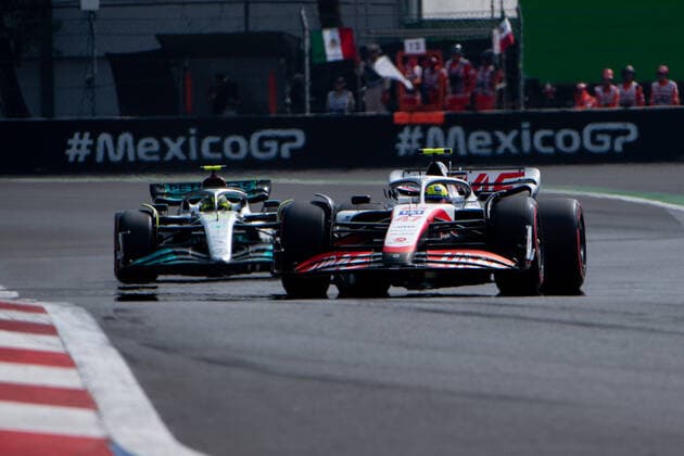 Mick Schumacher GER, Haas F1 Team 47 ahead of Lewis Hamilton UK, Mercedes AMG Petronas F1 Team 44 , MEX, Formula 1 Mexican Grand Prix, Autodromo Hermanos Rodriguez Mexico City, Qualifying, 29 10 2022 MEX, Formula 1 Mexican Grand Prix, Autodromo Hermanos Rodriguez Mexico City, Qualifying, 29 10 2022 Mexico City Copyright: xEibner Memmlerx EP_MMR