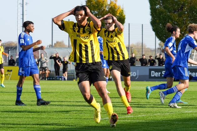 Sunday, 30 10 2022 Season 2022 2023 9 Matchday B Junior Bundesliga U17 Bundesliga at BVB Fußballpark Hohenbuschei, Dortmund, Germany BV Borussia Dortmund U17 FC Schalke 04 U17 Paris Josua Brunner Borussia Dortmund U17 9 , Kjell Arik Wätjen Borussia Dortmund U17 8