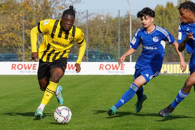 Sunday, 30 10 2022 Season 2022 2023 9 Matchday B Junioren Bundesliga U17 Bundesliga at BVB Fußballpark Hohenbuschei, Dortmund, Germany BV Borussia Dortmund U17 FC Schalke 04 U17 William Rashidi Borussia Dortmund U17 15