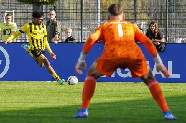 Sunday, 30 10 2022 Season 2022 2023 9 Matchday B Junioren Bundesliga U17 Bundesliga at BVB Fußballpark Hohenbuschei, Dortmund, Germany BV Borussia Dortmund U17 FC Schalke 04 U17 Almugera Raouf Mohammed Kabar Borussia Dortmund U17 18