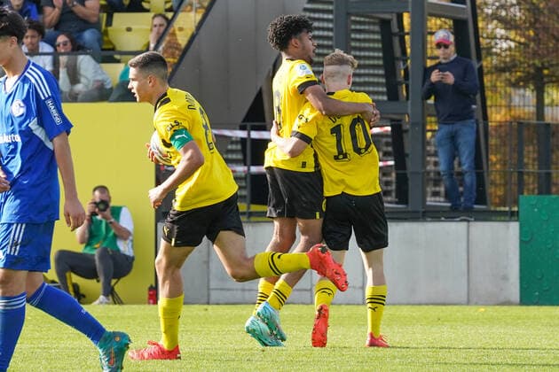 Sunday, 30 10 2022 Season 2022 2023 9 Matchday B Junior Bundesliga U17 Bundesliga at BVB Fußballpark Hohenbuschei, Dortmund, Germany BV Borussia Dortmund U17 FC Schalke 04 U17 Kjell Arik Wätjen Borussia Dortmund U17 8 , Almugera Raouf Mohammed Kabar Borussia Dortmund U17 18 , Cole Campbell Borussia Dortmund U17 10