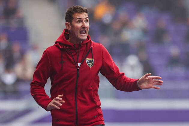 Sport Themen der Woche KW43 Sport Bilder des Tages SOCCER - BL, A.Wien vs Altach VIENNA,AUSTRIA,30.OCT.22 - SOCCER - ADMIRAL Bundesliga, FK Austria Wien vs SCR Altach. Image shows head coach Miroslav Klose (Altach).  GEPAxpictures xArminxRauthner