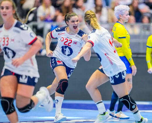 Bilder des Jahres, Sport 10 Oktober Sport Themen der Woche KW43 Firenasjonersturnering handball kvinner: Norge - Brasil Stavanger 20221030. Norges Kristina Sirum Novak under landskampen mellom Norge og Brasil i DNB Arena i Stavanger for. handball-EM i Slovenia i november. Foto: Beate Oma Dahle NTB Stavanger Norge Ref:_SPOnuSH4KKFzzk.jpg *** Four Nations tournament handball women Norway Brazil Stavanger 20221030 Norways Kristina Sirum Novak during the international match between Norway and Brazil in DNB Arena in Stavanger for handball EC in Slovenia in November Photo Beate Oma Dahle NTB Stavanger Norway  Copyright: xBeatexOmaxDahlex xNTBx EDITORIAL USE ONLY. RESTRICTED USE FOR BETTING COMPANIES
