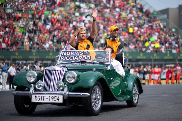 Lando Norris UK, McLaren F1 Team 4 , Daniel Ricciardo AUS, McLaren F1 Team 3 at the drivers parade, MEX, Formula 1 Mexican Grand Prix, Autodromo Hermanos Rodriguez Mexico City, Race Day, 30 10 2022 MEX, Formula 1 Mexican Grand Prix, Autodromo Hermanos Rodriguez Mexico City, Race Day, 30 10 2022 Mexico City Copyright: xEibner Memmlerx EP_MMR