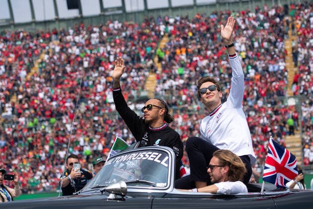 Lewis Hamilton UK, Mercedes AMG Petronas F1 Team 44 , George Russell UK, Mercedes AMG Petronas F1 Team 63 at the drivers parade, MEX, Formula 1 Mexican Grand Prix, Autodromo Hermanos Rodriguez Mexico City, Race Day, 30 10 2022 MEX, Formula 1 Mexican Grand Prix, Autodromo Hermanos Rodriguez Mexico City, Race Day, 30 10 2022 Mexico City Copyright: xEibner Memmlerx EP_MMR