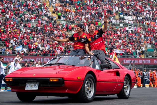 Carlos Sainz Junior ESP, Scuderia Ferrari 55 , Charles Leclerc MCO, Scuderia Ferrari 16 at the drivers parade, MEX, Formula 1 Mexican Grand Prix, Autodromo Hermanos Rodriguez Mexico City, Race Day, 30 10 2022 MEX, Formula 1 Mexican Grand Prix, Autodromo Hermanos Rodriguez Mexico City, Race Day, 30 10 2022 Mexico City Copyright: xEibner Memmlerx EP_MMR