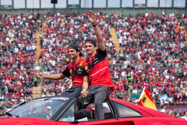 Carlos Sainz Junior ESP, Scuderia Ferrari 55 , Charles Leclerc MCO, Scuderia Ferrari 16 at the drivers parade, MEX, Formula 1 Mexican Grand Prix, Autodromo Hermanos Rodriguez Mexico City, Race Day, 30 10 2022 MEX, Formula 1 Mexican Grand Prix, Autodromo Hermanos Rodriguez Mexico City, Race Day, 30 10 2022 Mexico City Copyright: xEibner Memmlerx EP_MMR