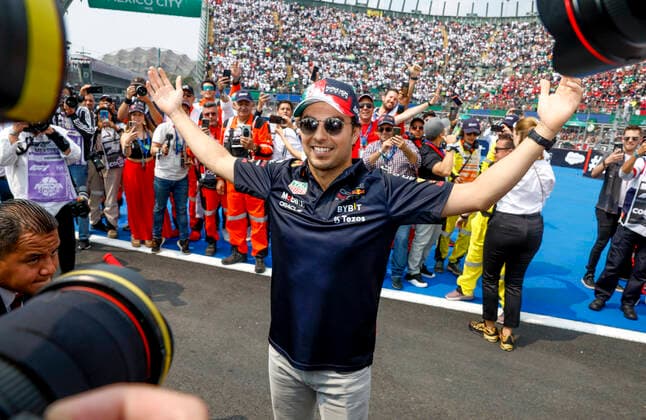PEREZ Sergio (mex), Red Bull Racing RB18, portrait during the Formula 1 Grand Premio de la Ciudad de Mexico 2022, Mexican Grand Prix 2022, 20th round of the 2022 FIA Formula One World Championship, WM, Weltmeisterschaft from October 28 to 30, 2022 on the Autodromo Hermanos Rodriguez, in Mexico City, Mexico - F1 - MEXICO CITY GRAND PRIX 2022 - RACE DPPI Panoramic  F12022GP20MEX_JK180541