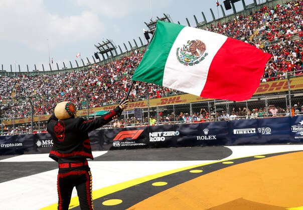 spectators, fans during the Formula 1 Grand Premio de la Ciudad de Mexico 2022, Mexican Grand Prix 2022, 20th round of the 2022 FIA Formula One World Championship, WM, Weltmeisterschaft from October 28 to 30, 2022 on the Autodromo Hermanos Rodriguez, in Mexico City, Mexico - F1 - MEXICO CITY GRAND PRIX 2022 - RACE DPPI Panoramic  F12022GP20MEX_JK180576