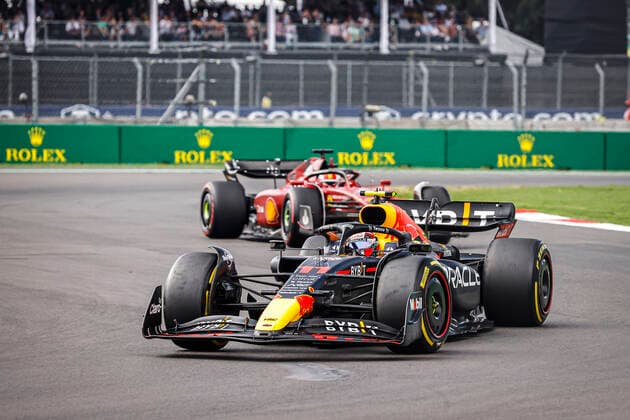 Sport Bilder des Tages 11 PEREZ Sergio (mex), Red Bull Racing RB18, action during the Formula 1 Grand Premio de la Ciudad de Mexico 2022, Mexican Grand Prix 2022, 20th round of the 2022 FIA Formula One World Championship, WM, Weltmeisterschaft from October 28 to 30, 2022 on the Autodromo Hermanos Rodriguez, in Mexico City, Mexico - F1 - MEXICO CITY GRAND PRIX 2022 - RACE DPPI Panoramic  _R5_3238