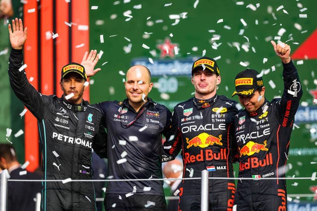 HAMILTON Lewis (gbr), Mercedes AMG F1 Team W13, LAMBIASE GianPiero, VERSTAPPEN Max (ned), Red Bull Racing RB18, PEREZ Sergio (mex), Red Bull Racing RB18, portrait podium during the Formula 1 Grand Premio de la Ciudad de Mexico 2022, Mexican Grand Prix 2022, 20th round of the 2022 FIA Formula One World Championship, WM, Weltmeisterschaft from October 28 to 30, 2022 on the Autodromo Hermanos Rodriguez, in Mexico City, Mexico - F1 - MEXICO CITY GRAND PRIX 2022 - RACE DPPI Panoramic 20221031_GOOD2229