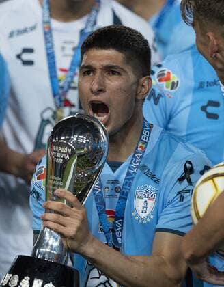 RECORD DATE NOT STATED Liga BBVA MX Apertura 2022 Pachuca vs Toluca Final Vuelta Miguel Tapias Players of Pachuca lift the Champion trophy after the game Pachuca vs Toluca, corresponding to second leg of the great final of the Torneo Apertura 2022 of the Liga BBVA MX, at Hidalgo Stadium, on October 30, 2022. <br><br> Miguel Tapias de Pachuca levanta el trofeo de Campeon despues del partido Pachuca vs Toluca, correspondiente a la vuelta de la gran final del Torneo Apertura 2022 de la Liga BBVA MX, en el Estadio Hidalgo, el 30 de octubre de 2022. PACHUCA HIDALGO MEXICO  Copyright: xDavidxLeahx 20221030223112_LMX_A22_FV_PAC_CAMP_TAPIAS37