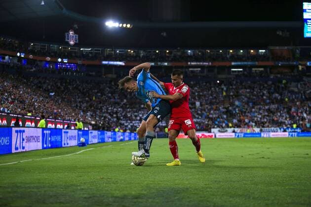 RECORD DATE NOT STATED Liga BBVA MX Apertura 2022 Pachuca vs Toluca Final Vuelta (L-R), Paulino de la Fuente of Pachuca and Jean Meneses of Toluca during the game Pachuca vs Toluca, corresponding to second leg of the great final of the Torneo Apertura 2022 of the Liga BBVA MX, at Hidalgo Stadium, on October 30, 2022. <br><br> (I-D), Paulino de la Fuente de Pachuca y Jean Meneses de Toluca durante el partido Pachuca vs Toluca, correspondiente a la vuelta de la gran final del Torneo Apertura 2022 de la Liga BBVA MX, en el Estadio Hidalgo, el 30 de octubre de 2022. PACHUCA HIDALGO MEXICO  Copyright: xUlisesxNaranjox 20221030213847_LMX_A22_FV_PAC_TOL_DELAFUENTE101
