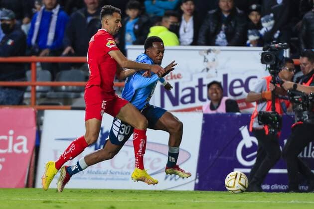 RECORD DATE NOT STATED Liga BBVA MX Apertura 2022 Pachuca vs Toluca Final Vuelta (L-R), Raul Lopez of Toluca and Romario Ibarra of Pachuca during the game Pachuca vs Toluca, corresponding to second leg of the great final of the Torneo Apertura 2022 of the Liga BBVA MX, at Hidalgo Stadium, on October 30, 2022. <br><br> (I-D), Raul Lopez de Toluca y Romario Ibarra de Pachuca durante el partido Pachuca vs Toluca, correspondiente a la vuelta de la gran final del Torneo Apertura 2022 de la Liga BBVA MX, en el Estadio Hidalgo, el 30 de octubre de 2022. PACHUCA HIDALGO MEXICO  Copyright: xUlisesxNaranjox 20221030205004_LMX_A22_FV_PAC_TOL_IBARRA203