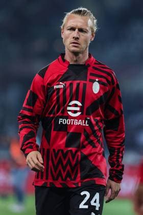 Simon Kjaer of AC Milan warms up during Serie A 2022 23 football match between Torino FC vs AC Milan at Stadio Olimpico Grande Torino, Turin, Italy on October 30, 2022 - Photo FCI Fabrizio Carabelli Turin Stadio Olimpico Torino Turin Italy Copyright: xEPhotopressx SP24-465-014