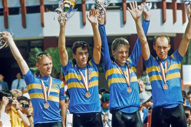 ARKIV SÖUL 19880918. Svenska lagtempolaget tog brons vid OS i Söul. Fran vänster Anders Jarl, Michel Lafis, Jan Karlsson och Björn Johansson. SÖUL Sydkorea CYKEL *** ARKIV SÖUL 19880918 The Swedish team took bronze at the Seoul Olympics From left Anders Jarl, Michel Lafis, Jan Karlsson and Björn Johansson SÖUL South Korea CYCLE  x193x Copyright: xEPUx xTTx x CYKELBRONS OS-1988