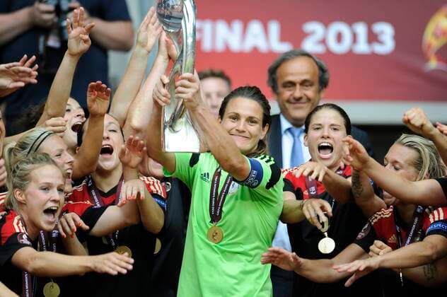 STOCKHOLM 20130608 Germanys goalkeeper and player of the match Nadine Angerer with the trophy after winning the European Championship football final between Germany and Norway at Friends Arena in Solna, Stockholm, on Sunday STOCKHOLM SWEDEN Football  x10400x Copyright: xERIKxMARTENSSONx xTTx topp DAM-EM 2013 FINAL TYS-NOR