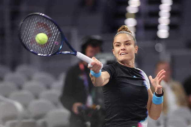 FORT WORTH, TX - OCTOBER 31: Maria Sakkari (GRE) hits a forehand during the WTA, Tennis Damen Finals on October 31, 2022 at Dickies Arena in Fort Worth, TX. (Photo by George Walker Icon Sportswire) TENNIS: OCT 31 WTA Finals Icon221031036