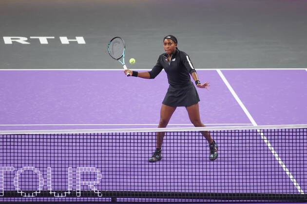FORT WORTH, TX - OCTOBER 31: Coco Gauff (USA) hits a volley during the WTA, Tennis Damen Finals on October 31, 2022 at Dickies Arena in Fort Worth, TX. (Photo by George Walker Icon Sportswire) TENNIS: OCT 31 WTA Finals Icon221031062