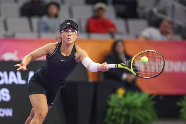 FORT WORTH, TX - OCTOBER 31: Xu Yifan (CHN) hits a forehand during the WTA, Tennis Damen Finals on October 31, 2022 at Dickies Arena in Fort Worth, TX. (Photo by George Walker Icon Sportswire) TENNIS: OCT 31 WTA Finals Icon221031075