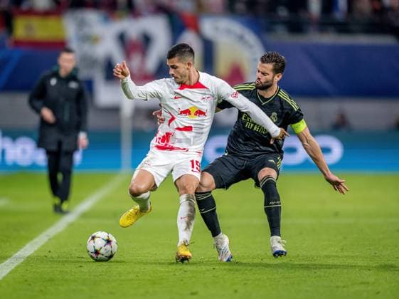 Leipzigs Andre Silva against Real Nacho Football Champions League, preliminary round 5 matchday RB Leipzig Real Madrid FC 3 2 25 October 2022 Leipzig, Red Bull Arena RB Leipzig Real Madrid 3 2