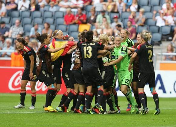 The German squad jubilates after winning the UEFA Women s Euro soccer final 1 0 against Norway at the Friends Arena in Stockholm on July 28, 2013 STOCKHOLM SWEDEN Soccer xx  Copyright: xSORENxANDERSSONx SWEDEN WOMEN EURO SOCCER GER VS NOR