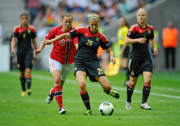 STOCKHOLM 20130608 Germanys Lena Goessling battles for the ball with Norways Kristine Hegland during the European Championship football final between Germany and Norway at Friends Arena in Solna, Stockholm, on Sunday STOCKHOLM SWEDEN Football x10400x  Copyright: xERIKxMARTENSSONx xTTx DAM-EM 2013 FINAL TYS-NOR