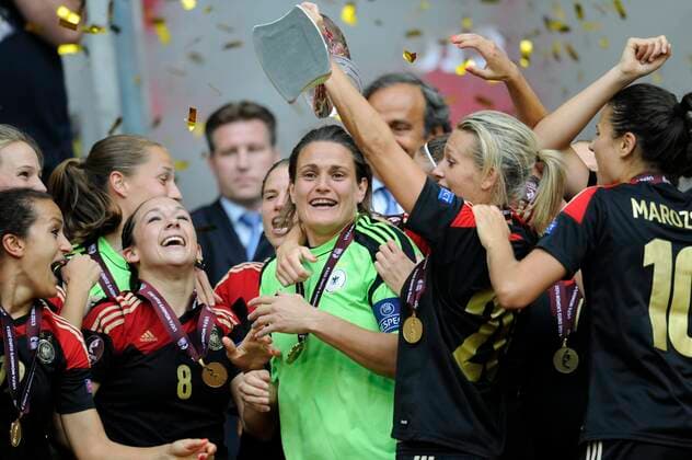STOCKHOLM 20130608 Germanys goalkeeper and player of the match Nadine Angerer with the European Championship trophy after winning the European Championship football final between Germany and Norway at Friends Arena in Solna, Stockholm, on Sunday STOCKHOLM SWEDEN Football x10400x  Copyright: xERIKxMARTENSSONx xTTx DAM-EM 2013 FINAL TYS-NOR
