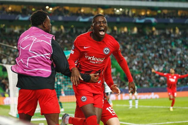Sport Bilder des Tages Randal Kolo Muani (Frankfurt), NOVEMBER 1, 2022 - Football Soccer : Kolo Muani celebrate after his goal during UEFA Champions League group stage Matchday 6 Group D match between Sporting Clube de Portugal 1-2 Eintracht Frankfurt at the Estadio Jose Alvalade in Lisbon, Portugal. Noxthirdxpartyxsales  (202761403)