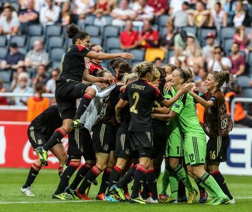 The German squad jubilates after winning the UEFA Women s Euro soccer final 1 0 against Norway at the Friends Arena in Stockholm on July 28, 2013 STOCKHOLM SWEDEN Soccer xx  Copyright: xSORENxANDERSSONx SWEDEN WOMEN EURO SOCCER GER VS NOR