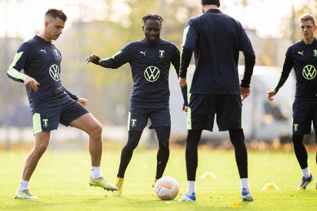 221102 Jonas Knudsen and Buya Turay during a training session with Malmö FF on November 2, 2022 in Malmö Photo Petter Arvidson BILDBYRAN code PA PA0426 football football soccer fotball uefa europa league training practice training malmö ff bbeng,  Copyright: PETTERxARVIDSON BB221102PA036