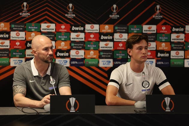 SOCCER - UEFA EL, Midtjylland vs Sturm HERNING,DENMARK,02.NOV.22 - SOCCER - UEFA Europa League, group stage, FC Midtjylland vs SK Sturm Graz, preview, press conference, PK, Pressekonferenz Sturm. Image shows head coach Christian Ilzer and William Boeving (Sturm).  GEPAxpictures xChrisxBauer