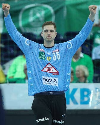 02 11 2022, xgox, handball, DHB Cup, SC DHfK Leipzig Rhein Neckar Loewen v l Joel Birlehm Rhein Neckar Loewen, 35 cheers over held ball, blocked, held, Torhueter Leipzig
