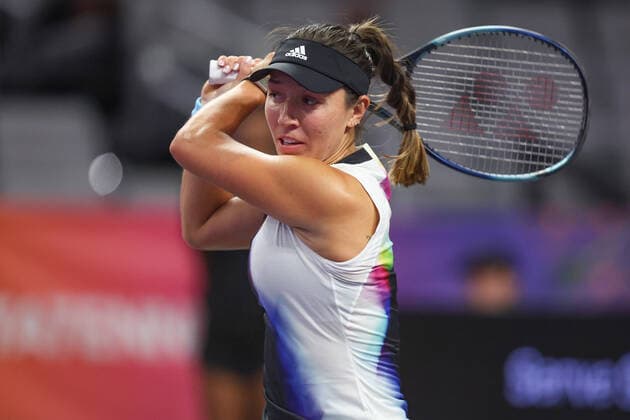 FORT WORTH, TX - NOVEMBER 02: Jessica Pegula (USA) hits a backhand during the WTA, Tennis Damen Finals on November 2, 2022 at Dickies Arena in Fort Worth, TX. (Photo by George Walker Icon Sportswire) TENNIS: NOV 02 WTA Finals Icon22110225