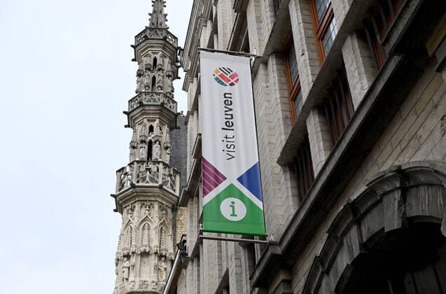 Football, men, season 2022 2023, Europa League group stage, group D, matchday 6 , Royale Union Saint Gilloise 1 FC Union Berlin, on the morning of the match in the city center of Leuven, Tourist Information at the City Hall with advertising banner Visit Leuven, 03 11 2022, Copyright: xMatthiasxKochx
