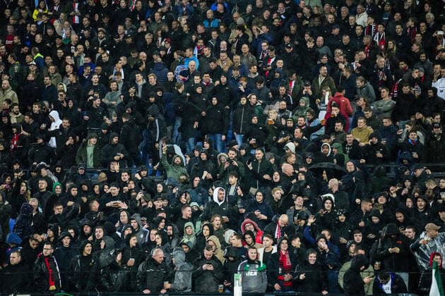 UEFA Europa League: Feyenoord v Lazio Roma Rotterdam - Supporters of Feyenoord during the match between Feyenoord v Lazio Roma at Stadion Feijenoord De Kuip on 3 November 2022 in Rotterdam, The Netherlands. Copyright: xTomxBodex