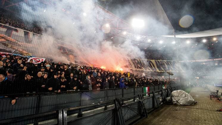 ROTTERDAM Fireworks and smoke during the UEFA Europa League Group F match between Feyenoord and Lazio Roma at Feyenoord Stadion de Kuip on November 3, 2022 in Rotterdam, Netherlands ANP Dutch Height Cor Lasker UEFA Europa League group F 2022 2023 xVIxANPxSportx xCorxLaskerxIVx 457173299 originalFilename: 457173299.jpg