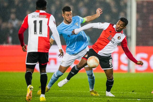 UEFA Europa League: Feyenoord v Lazio Roma Rotterdam - Sergej Milinkovic-Savic of Lazio Roma, Quinten Timber of Feyenoord during the match between Feyenoord v Lazio Roma at Stadion Feijenoord De Kuip on 3 November 2022 in Rotterdam, The Netherlands. Copyright: xTomxBodex