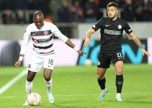 SOCCER - UEFA EL, Midtjylland vs Sturm HERNING,DENMARK,03.NOV.22 - SOCCER - UEFA Europa League, group stage, FC Midtjylland vs SK Sturm Graz. Image shows Edward Chilufya (Midtjylland) and Jusuf Gazibegovic (Sturm).  GEPAxpictures xChrisxBauer