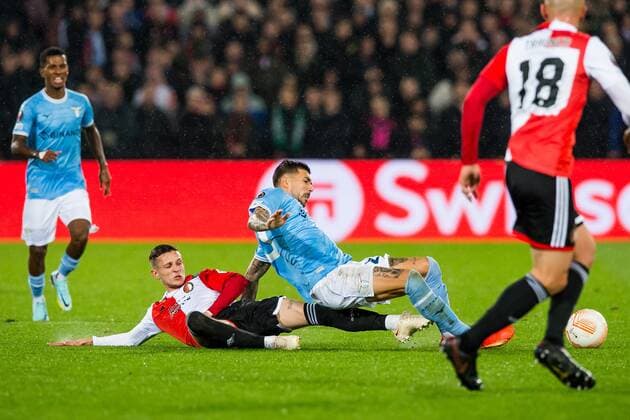 ROTTERDAM lr Sebastian Szymanski of Feyenoord, Mattia Zaccagni of Lazio Roma during the UEFA Europa League Group F match between Feyenoord and Lazio Roma at Feyenoord Stadion de Kuip on November 3, 2022 in Rotterdam, Netherlands ANP Dutch Height Cor Lasker UEFA Europa League Group F 2022 2023 xVIxANPxSportx xCorxLaskerxIVx 457173860 originalFilename: 457173860.jpg