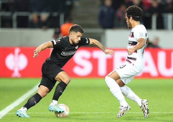 SOCCER - UEFA EL, Midtjylland vs Sturm HERNING,DENMARK,03.NOV.22 - SOCCER - UEFA Europa League, group stage, FC Midtjylland vs SK Sturm Graz. Image shows Jusuf Gazibegovic (Sturm) and Evander (Midtjylland).  GEPAxpictures xChrisxBauer