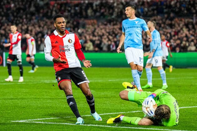 UEFA Europa League: Feyenoord v Lazio Roma Rotterdam - Danilo Pereira da Silva of Feyenoord, Lazio Roma goalkeeper Ivan Provedel during the match between Feyenoord v Lazio Roma at Stadion Feijenoord De Kuip on 3 November 2022 in Rotterdam, The Netherlands. Copyright: xYannickxVerhoevenx