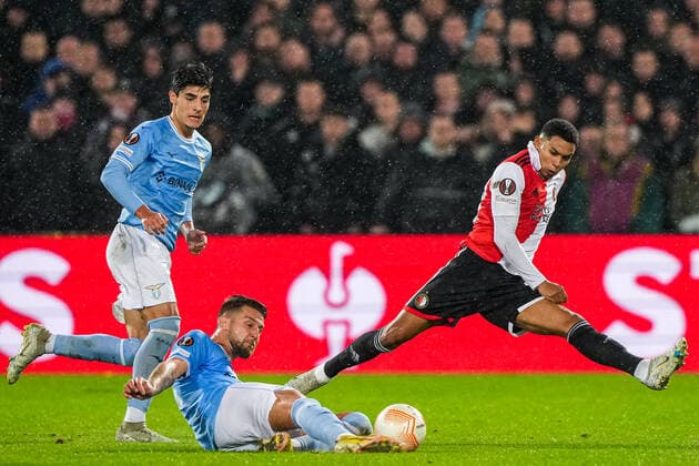 UEFA Europa League: Feyenoord v Lazio Roma Rotterdam - Sergej Milinkovic-Savic of Lazio Roma, Marcos Lopez of Feyenoord during the match between Feyenoord v Lazio Roma at Stadion Feijenoord De Kuip on 3 November 2022 in Rotterdam, The Netherlands. Copyright: xTomxBodex