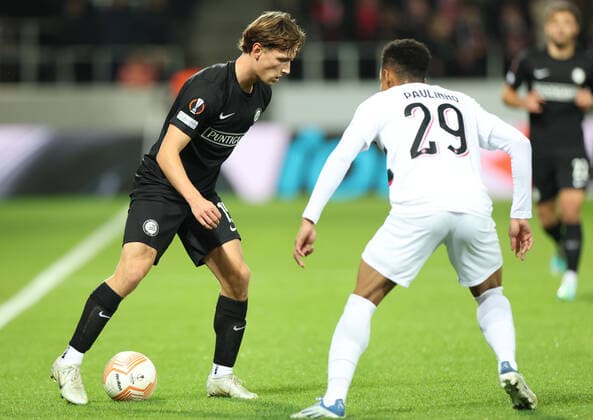 SOCCER - UEFA EL, Midtjylland vs Sturm HERNING,DENMARK,03.NOV.22 - SOCCER - UEFA Europa League, group stage, FC Midtjylland vs SK Sturm Graz. Image shows William Boeving (Sturm) and Paulinho (Midtjylland).  GEPAxpictures xChrisxBauer