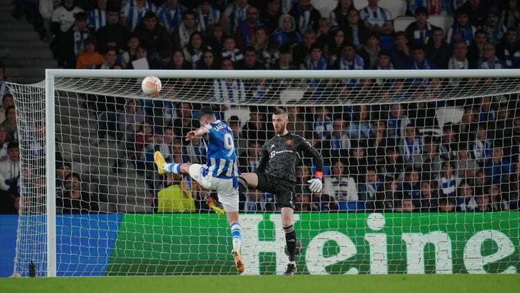Mandatory Credit: Photo by Bagu Blanco Pressinphoto Shutterstock (13607020bj) Carlos Fernandez of Real Sociedad and David de Gea of Manchester United, ManU Real Sociedad v Manchester United, UEFA Europa League, Group C, date 4. Football, Reale Arena Stadium, San Sebastian, Spain - 3 Nov 2022 Editorial use only Real Sociedad v Manchester United, UEFA Europa League, Group C, date 4. Football, Reale Arena Stadium, San Sebastian, Spain - 3 Nov 2022 Editorial use only  Copyright: xBaguxBlanco Pressinphoto Shutterstockx 13607020bj