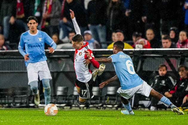 UEFA Europa League: Feyenoord v Lazio Roma Rotterdam - Sebastian Szymanski of Feyenoord, Marcos Antonio of Lazio Roma during the match between Feyenoord v Lazio Roma at Stadion Feijenoord De Kuip on 3 November 2022 in Rotterdam, The Netherlands. Copyright: xTomxBodex