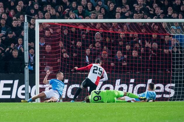 ROTTERDAM m Santiago Gimenez of Feyenoord scores the 1 0 during the UEFA Europa League Group F match between Feyenoord and Lazio Roma at Feyenoord Stadium de Kuip on November 3, 2022 in Rotterdam, Netherlands ANP Dutch Height Cor Lasker UEFA Europa League Group F 2022 2023 xVIxANPxSportx xCorxLaskerxIVx 457176819 originalFilename: 457176819.jpg