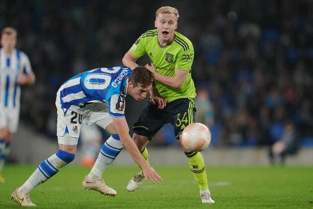 Mandatory Credit: Photo by Bagu Blanco Pressinphoto Shutterstock (13607020br) Jon Pacheco of Real Sociedad and Donny Van de Beek of Manchester United, ManU Real Sociedad v Manchester United, UEFA Europa League, Group C, date 4. Football, Reale Arena Stadium, San Sebastian, Spain - 3 Nov 2022 Editorial use only Real Sociedad v Manchester United, UEFA Europa League, Group C, date 4. Football, Reale Arena Stadium, San Sebastian, Spain - 3 Nov 2022 Editorial use only  Copyright: xBaguxBlanco Pressinphoto Shutterstockx 13607020br